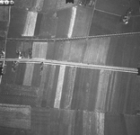 129 -LF Boven: spoorlijn Deventer - Almelo; onder: Holterweg., 1971-03-29