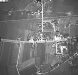 130 -LF Colmschate, Holterweg; boven: spoorlijn Deventer - Almelo., 1971-03-29
