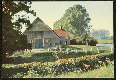 276 Ansichtkaart met kleurenfoto van een boerderij. Opname Piet Smeele., 1940-01-01