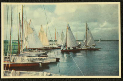 281 Ansichtkaart met kleurenfoto van zeilschepen, uit de serie Op en oan 't wetter , Rige 1. Opname Piet Smeele, 1940-01-01
