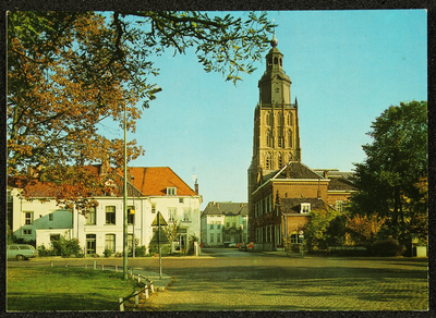 363 Ansichtkaart met kleurenfoto van het 's-Gravenhof met zicht op de Walburgiskerk., 1954-01-01