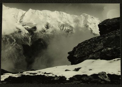 424 Besneeuwde bergtoppen, 1961-01-01