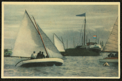 517 Ansichtkaart met kleurenfoto van zeilschepen, uit de serie Op en oan 't wetter , Rige 1. Opname Piet Smeele, 1940-01-01