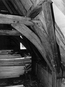 1214 Z.O. zijde v.d. kap, 1e spant links van dakkapel. Papenstraat 2 (kapdetails). Kap/ Papenstraat, 02-09-1970
