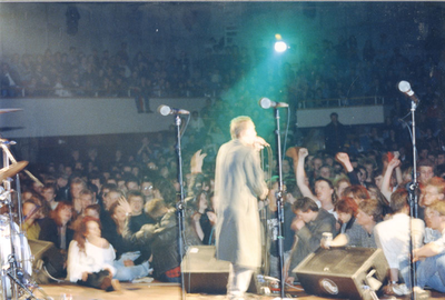 De Boegies optreden vanwege het 10 jarig bestaan van de Boegies gevierd op Noorderslag in de grote zaal van de Oosterpoort in Groningen op 6-januari-1990
