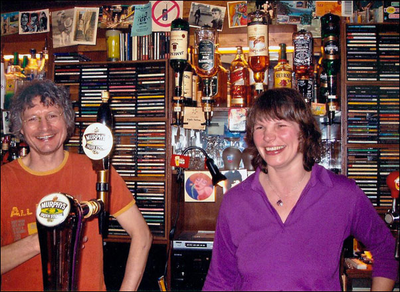 Jan Strikwerda en Marleen Vermooten in Café Marleen