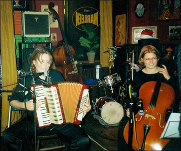 Nina Swart en Maartje Schreuder : optreden in Café Marleen