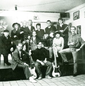 Blues United. Foto deelnemende muzikanten in achterzaaltje van Bluescafe De Vestibule.