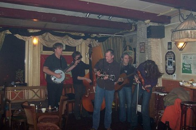 Hillbilly Holler optreden in Ierse Pub Oceallaigh