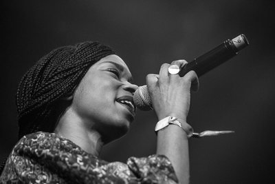 Noorderslag : Surinaams Goud zangeres Sabrina Starke tijdens optreden in de Grote Zaal van De Oosterpoort
