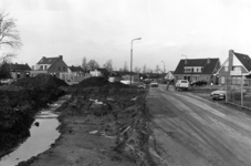 89264 Gezicht op enkele in aanbouw zijnde panden aan de Rubenslaan te Vleuten (gemeente Vleuten-De Meern) met rechts ...