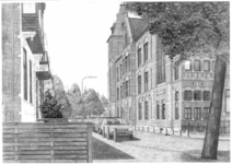 31582 Gezicht op de voorgevel en een gedeelte van de achtergevel van het Ooglijdersgasthuis (F.C. Dondersstraat 65) te ...