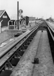 156954 Gezicht op de dekplaten en geleiderails van de spoorbrug over de Oude IJssel te Doetinchem.