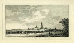 206012 Gezicht over de landerijen op de stad Amersfoort uit het westen.