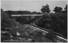 161923 Gezicht op het viaduct in de Schelmseweg te Oosterbeek over de spoorlijn Utrecht-Arnhem.