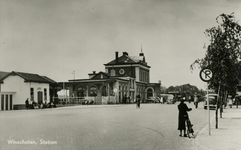 164819 Gezicht op het N.S.-station Winschoten te Winschoten.