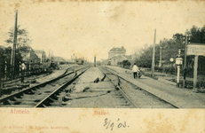 165128 Gezicht op het emplacement van het H.S.M.-station Almelo te Almelo.