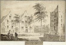 201859 Gezicht op de voorgevels van de bouwhuizen op de voormalige voorburcht en de omgrachte woontoren van het kasteel ...