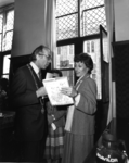 102650 Afbeelding van het bezoek van Joan Mondale (echtgenote van de Amerikaanse vicepresident Walter Mondale) aan de ...