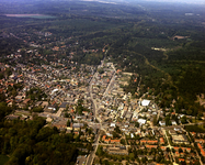 50090 Luchtfoto van Doorn, uit het zuiden, met op de voorgrond de Langbroekerweg en in het verlengde daarvan de ...